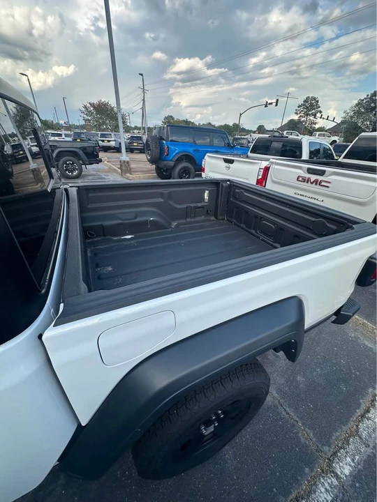 2023 Jeep JT Gladiator - Image 4 of 10