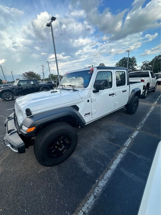 2023 Jeep JT Gladiator - Image 2 of 10