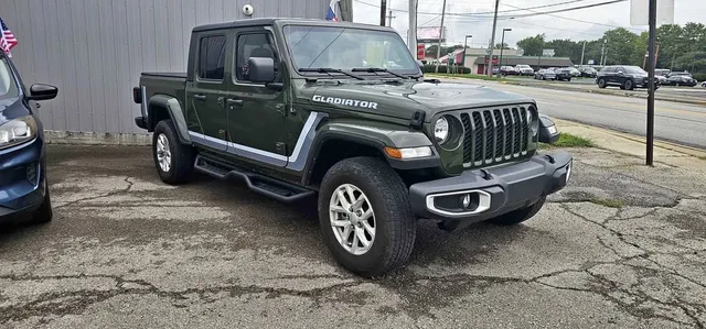 2023 Jeep Gladiator Sport Pickup 4D 5 ft