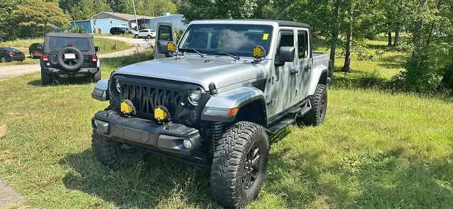 2023 Jeep Gladiator Sport Pickup 4D 5 ft