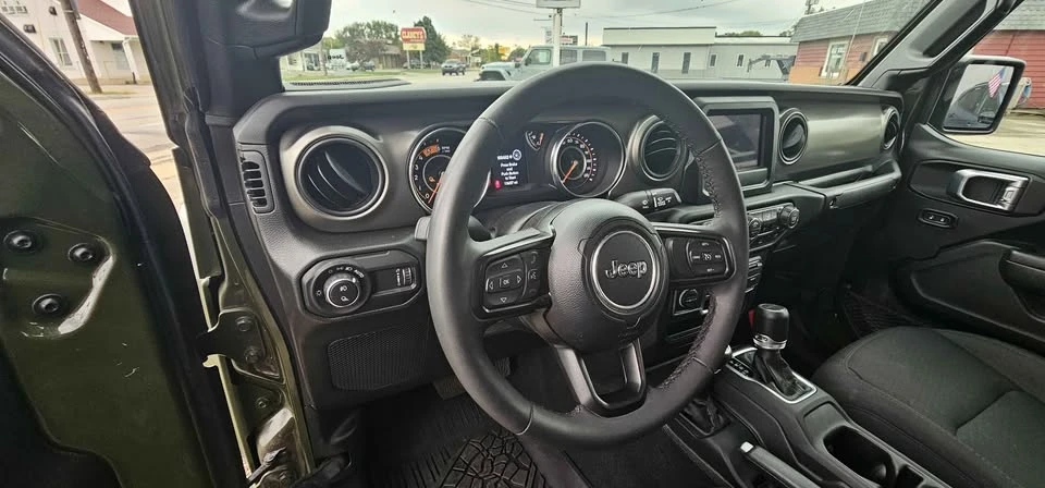 2023 Jeep JT Gladiator - Image 13 of 16