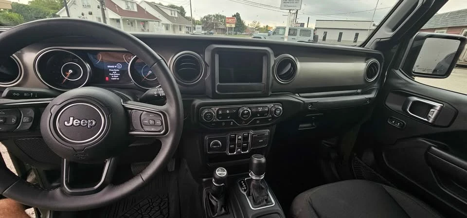 2023 Jeep JT Gladiator - Image 15 of 16
