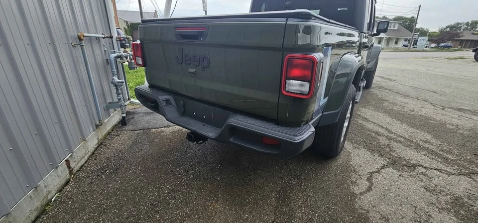 2023 Jeep JT Gladiator - Image 5 of 16