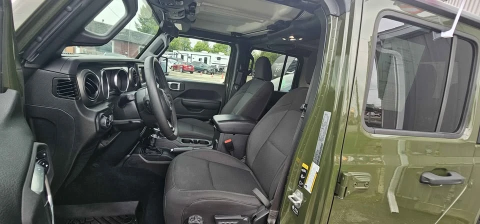 2023 Jeep JT Gladiator - Image 9 of 16