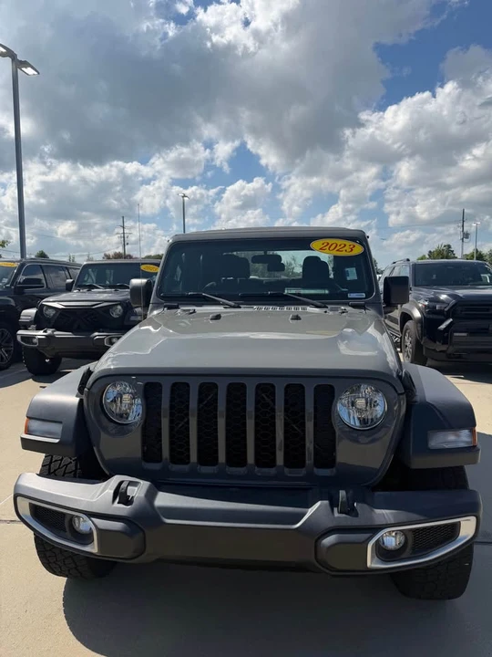 2023 Jeep JT Gladiator - Image 2 of 8