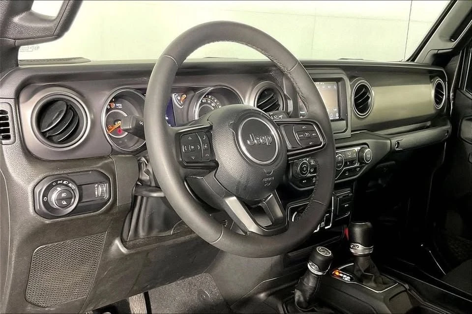 2023 Jeep JT Gladiator - Image 15 of 19