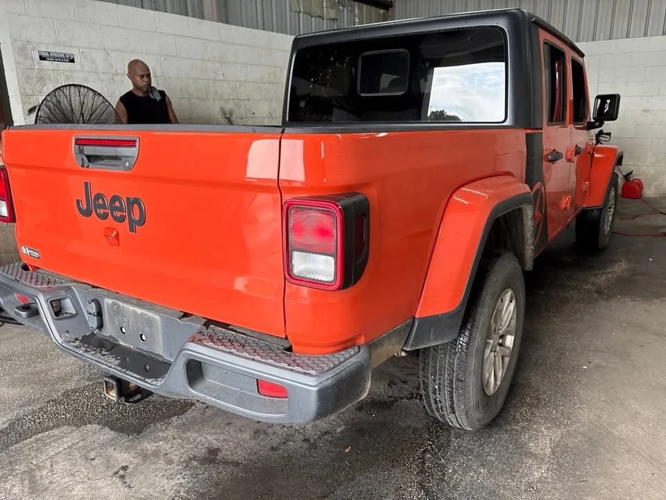 2023 Jeep JT Gladiator - Image 3 of 4