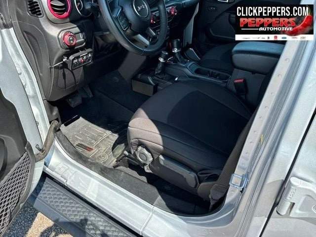 2023 Jeep JT Gladiator - Image 14 of 19