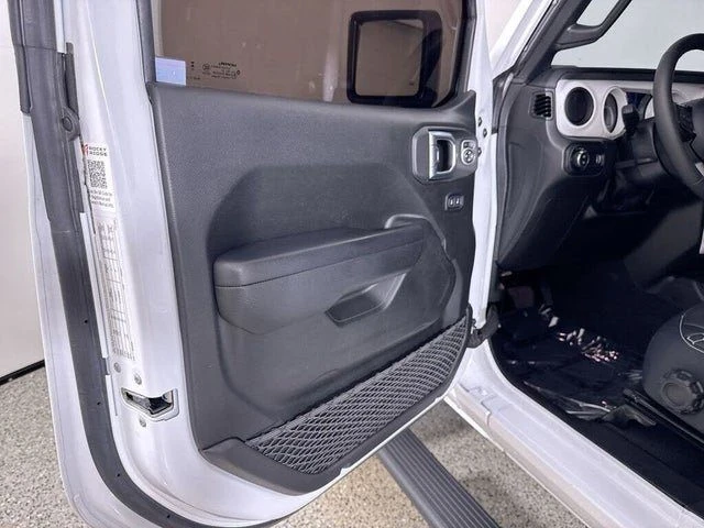 2023 Jeep JT Gladiator - Image 13 of 20