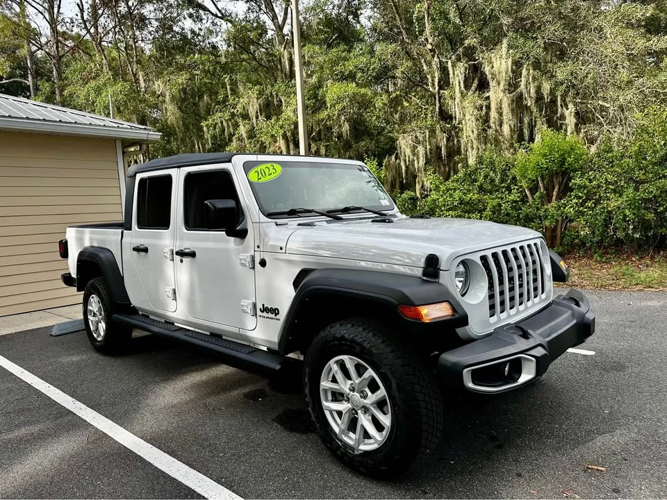 2023 Jeep JT Gladiator - Image 11 of 17