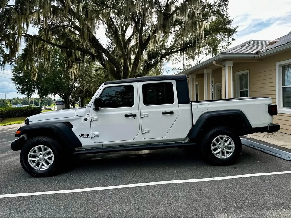 2023 Jeep JT Gladiator - Image 7 of 17