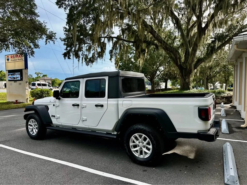 2023 Jeep JT Gladiator - Image 8 of 17