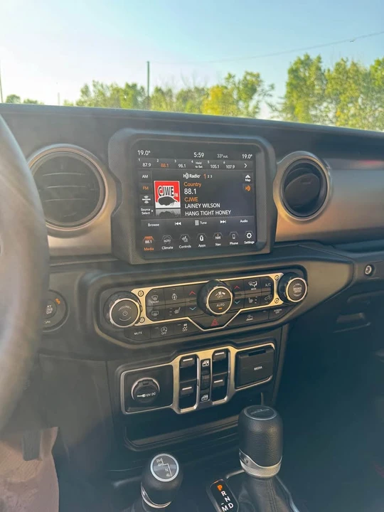 2023 Jeep JT Gladiator - Image 14 of 15