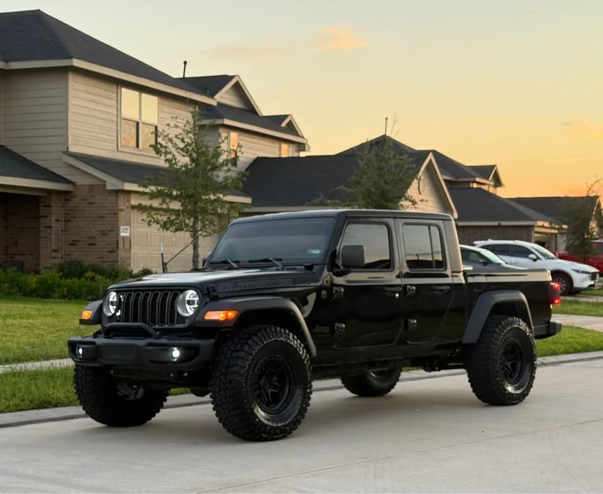 2023 Jeep JT Gladiator - Image 2 of 15