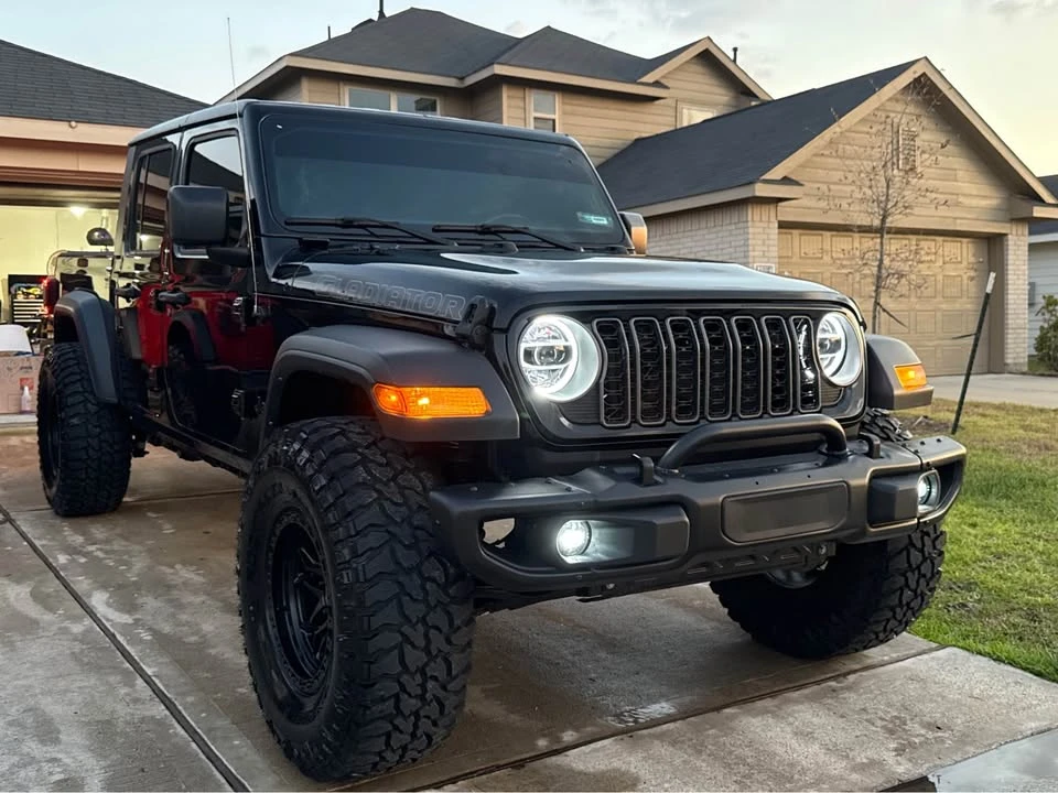 2023 Jeep JT Gladiator - Image 14 of 15