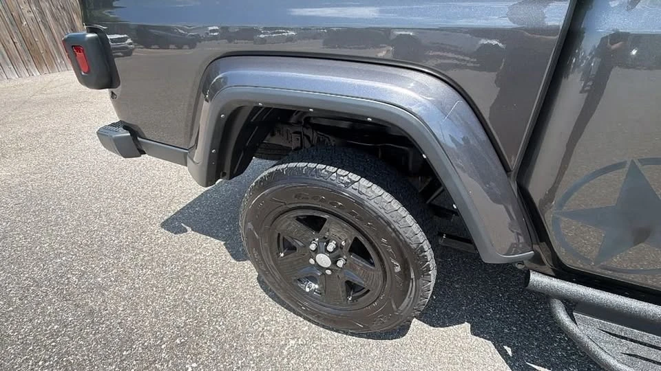 2023 Jeep JT Gladiator - Image 11 of 20