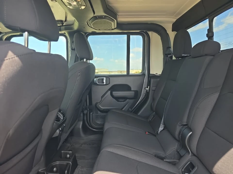 2023 Jeep JT Gladiator - Image 14 of 20
