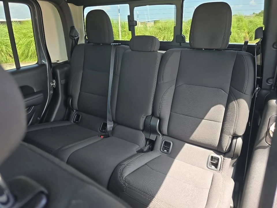 2023 Jeep JT Gladiator - Image 16 of 20