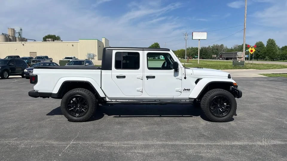 2023 Jeep JT Gladiator - Image 5 of 17