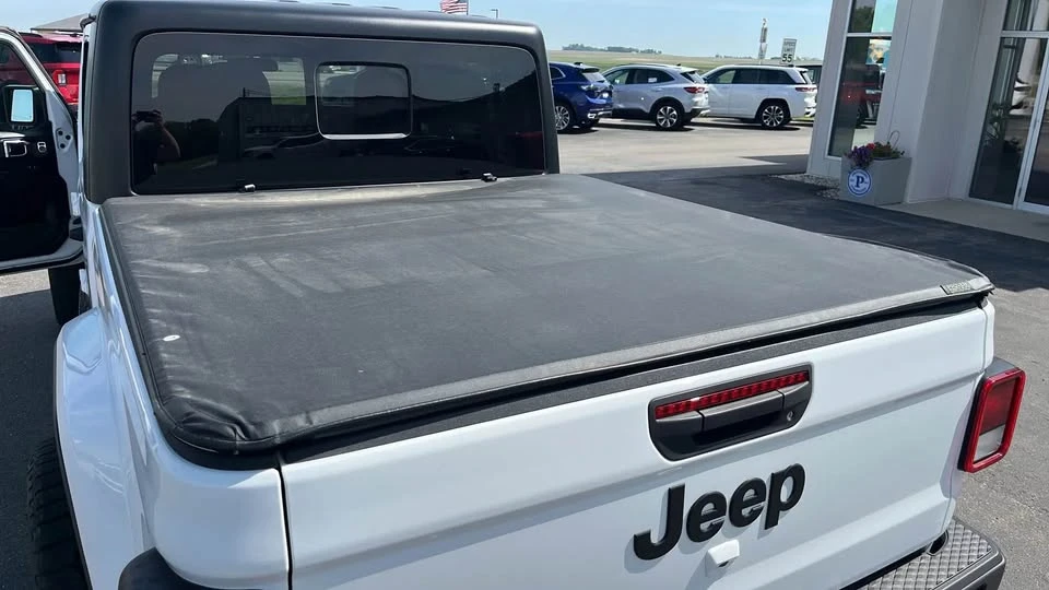 2023 Jeep JT Gladiator - Image 15 of 17