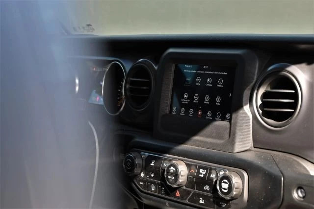 2023 Jeep JT Gladiator - Image 9 of 16