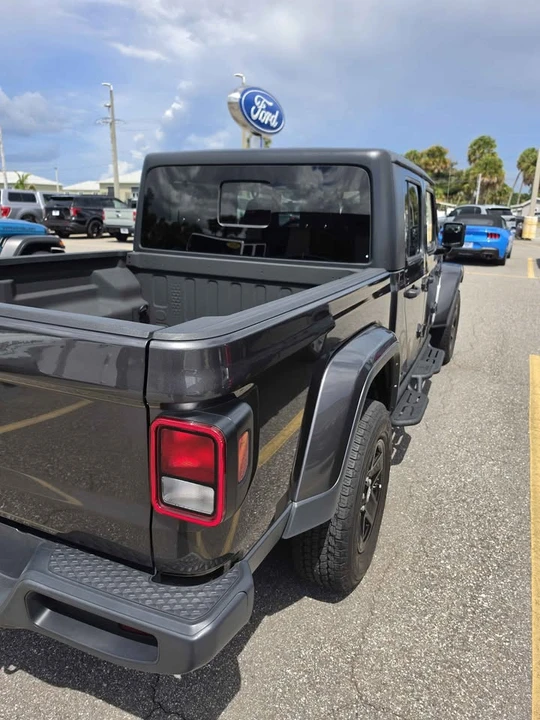 2023 Jeep JT Gladiator - Image 8 of 13