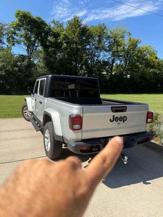 2023 Jeep JT Gladiator - Image 2 of 5