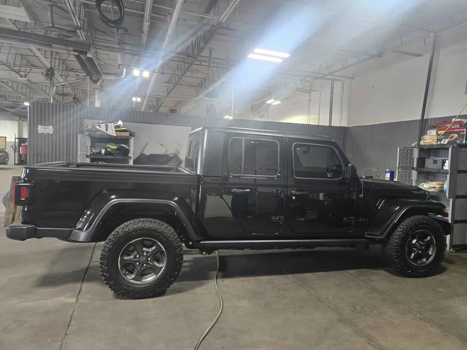 2023 Jeep JT Gladiator - Image 16 of 17