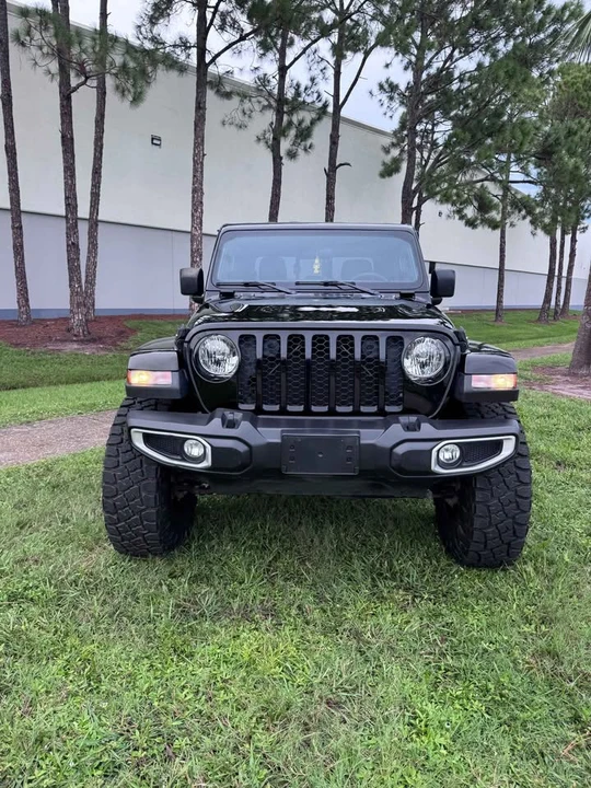 2023 Jeep JT Gladiator - Image 2 of 9