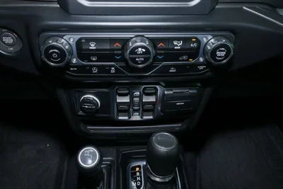 2023 Jeep JT Gladiator - Image 14 of 20