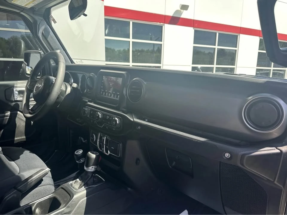 2023 Jeep JT Gladiator - Image 16 of 19