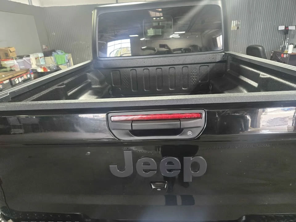 2023 Jeep JT Gladiator - Image 14 of 17