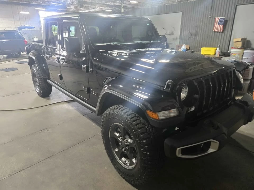 2023 Jeep JT Gladiator - Image 2 of 17