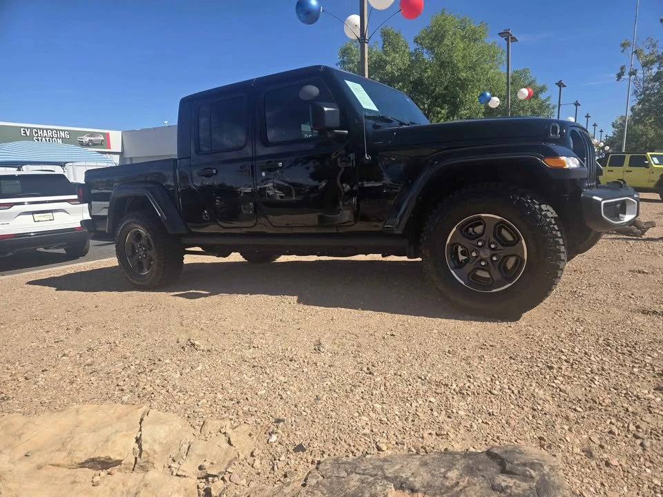 2023 Jeep JT Gladiator - Image 2 of 2