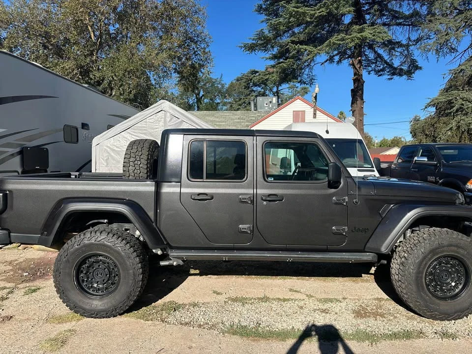 2023 Jeep JT Gladiator - Image 5 of 15