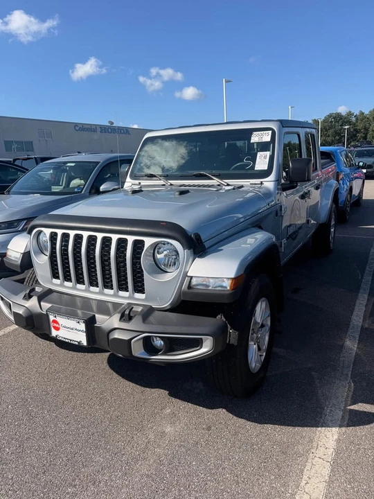 2023 Jeep JT Gladiator - Image 2 of 8