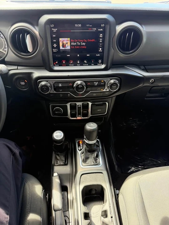 2023 Jeep JT Gladiator - Image 14 of 18