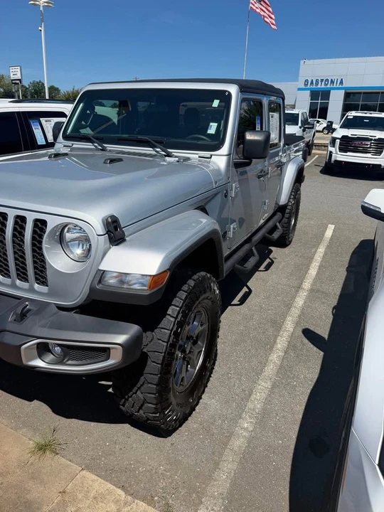 2023 Jeep JT Gladiator - Image 2 of 8