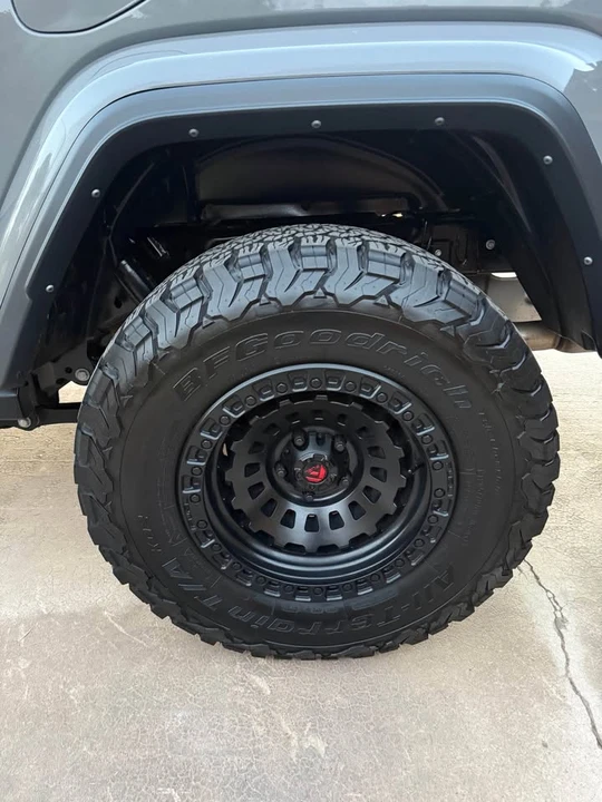 2023 Jeep JT Gladiator - Image 16 of 18