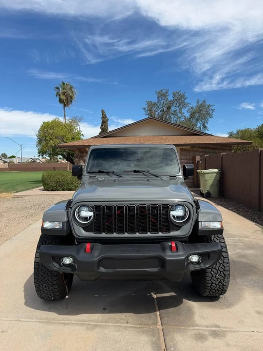 2023 Jeep JT Gladiator - Image 2 of 17