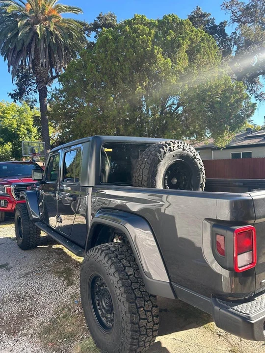 2023 Jeep JT Gladiator - Image 3 of 15