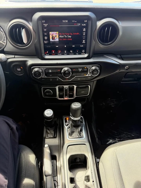 2023 Jeep JT Gladiator - Image 14 of 17