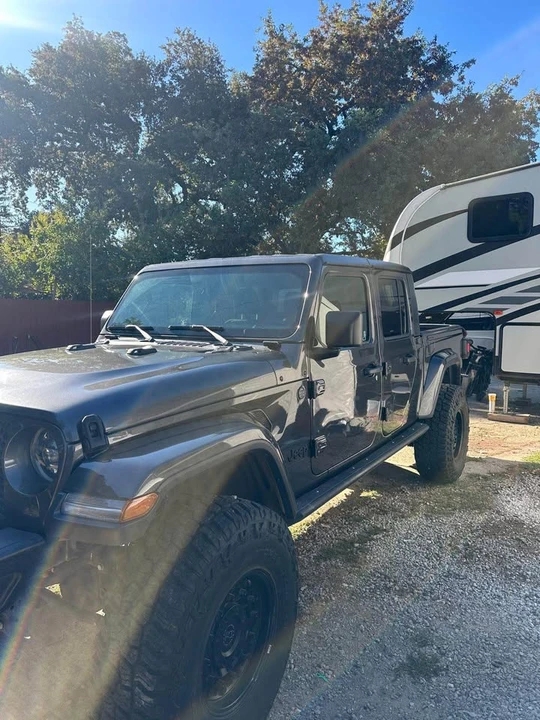 2023 Jeep JT Gladiator - Image 2 of 15