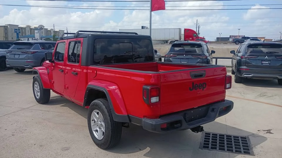 2023 Jeep JT Gladiator - Image 2 of 7