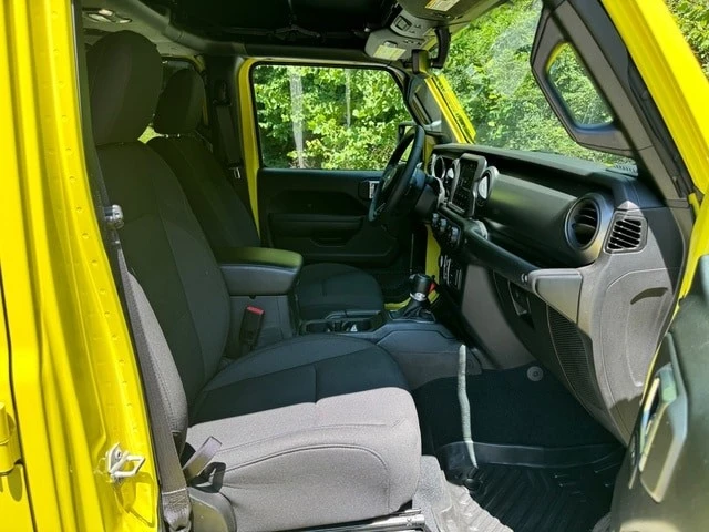 2023 Jeep JT Gladiator - Image 18 of 30