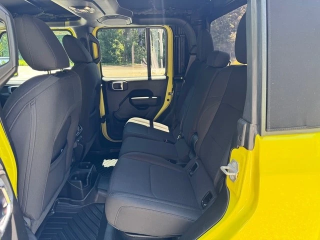 2023 Jeep JT Gladiator - Image 15 of 30