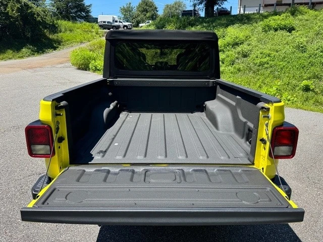 2023 Jeep JT Gladiator - Image 8 of 30
