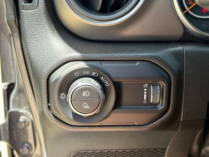2023 Jeep JT Gladiator - Image 9 of 19