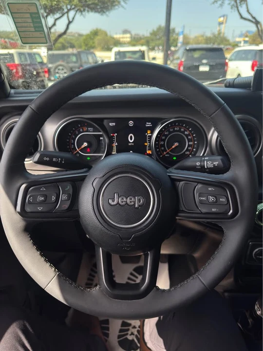2023 Jeep JT Gladiator - Image 5 of 10
