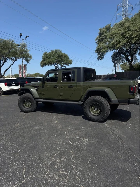 2023 Jeep JT Gladiator - Image 2 of 10